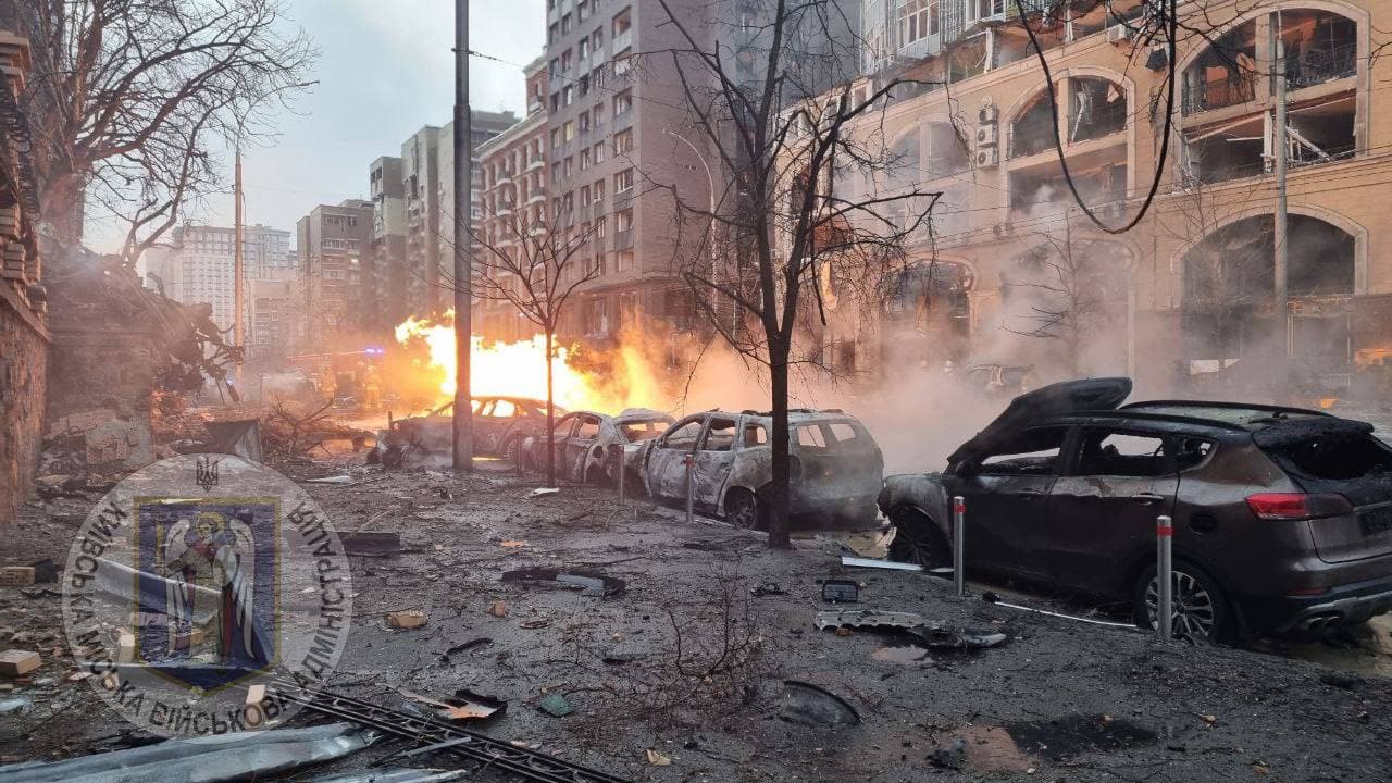 Трагічний ранок у Києві: російська ракетна атака спричинила жертви та руйнування