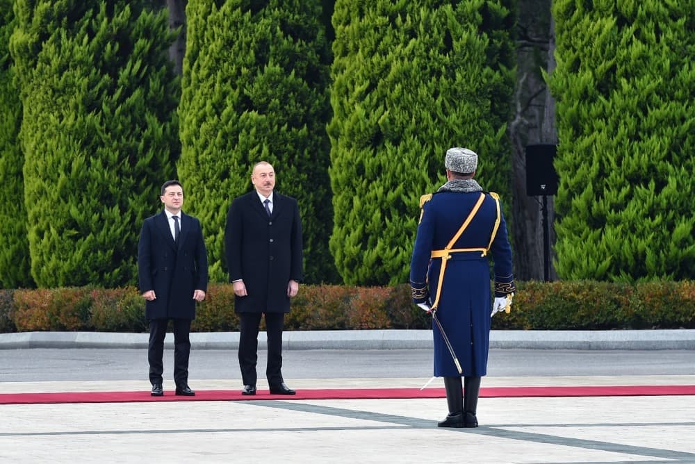 В Азербайджані відбулася офіційна церемонія зустрічі Президента України Володимира Зеленського